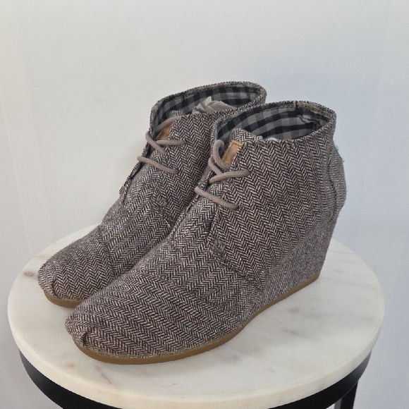Toms Shoes - Toms Herringbone Lace-Up Wedge Boots in Taupe Size 7W